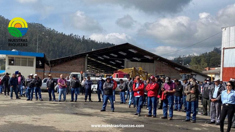 La prefecta Cecilia Méndez Mora saludó y reconoció el trabajo y esfuerzo de los obreros y trabajadores