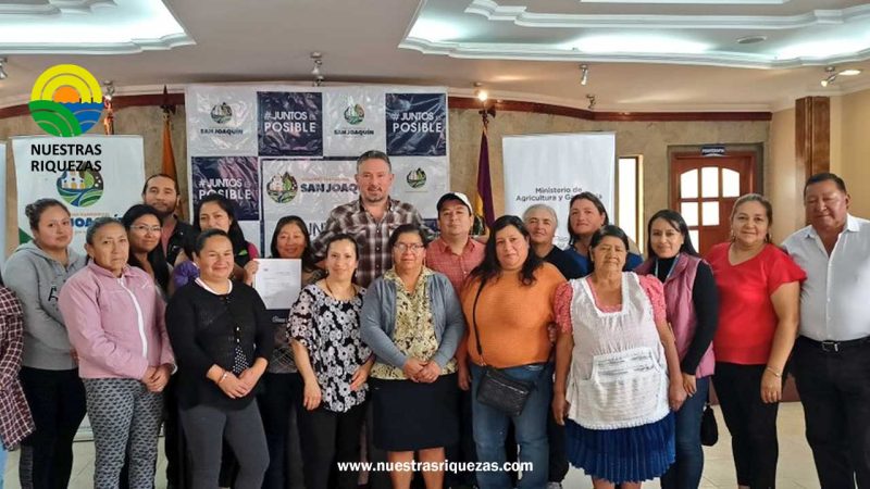 MAG entregó personería jurídica a asociaciones productivas de Cuenca