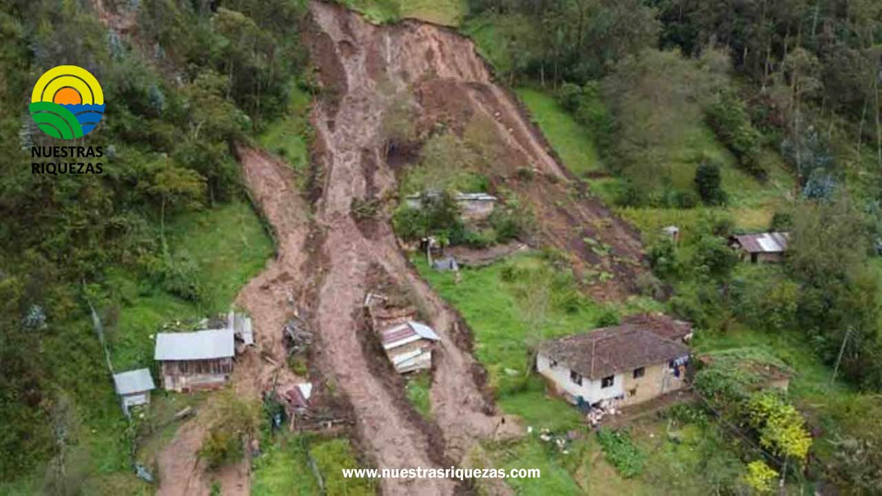 34 personas afectadas tras deslizamiento de tierra en Cuenca