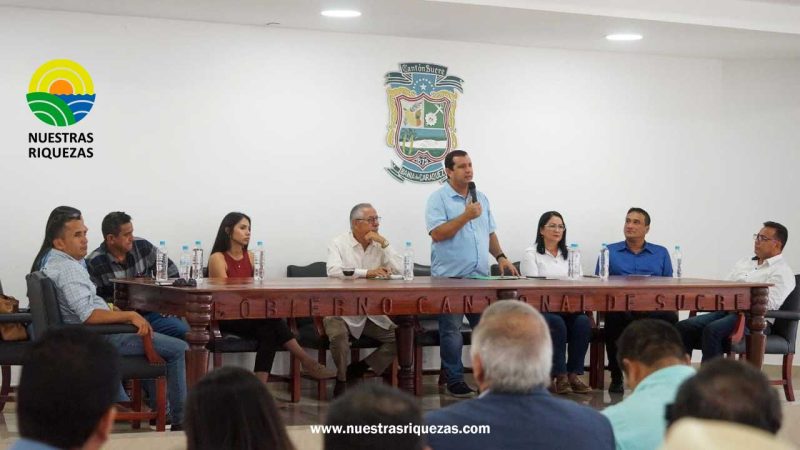 Leonardo Orlando, junto a Carlos Mendoza, alcalde de Sucre, firmaron un convenio marco de cooperación
