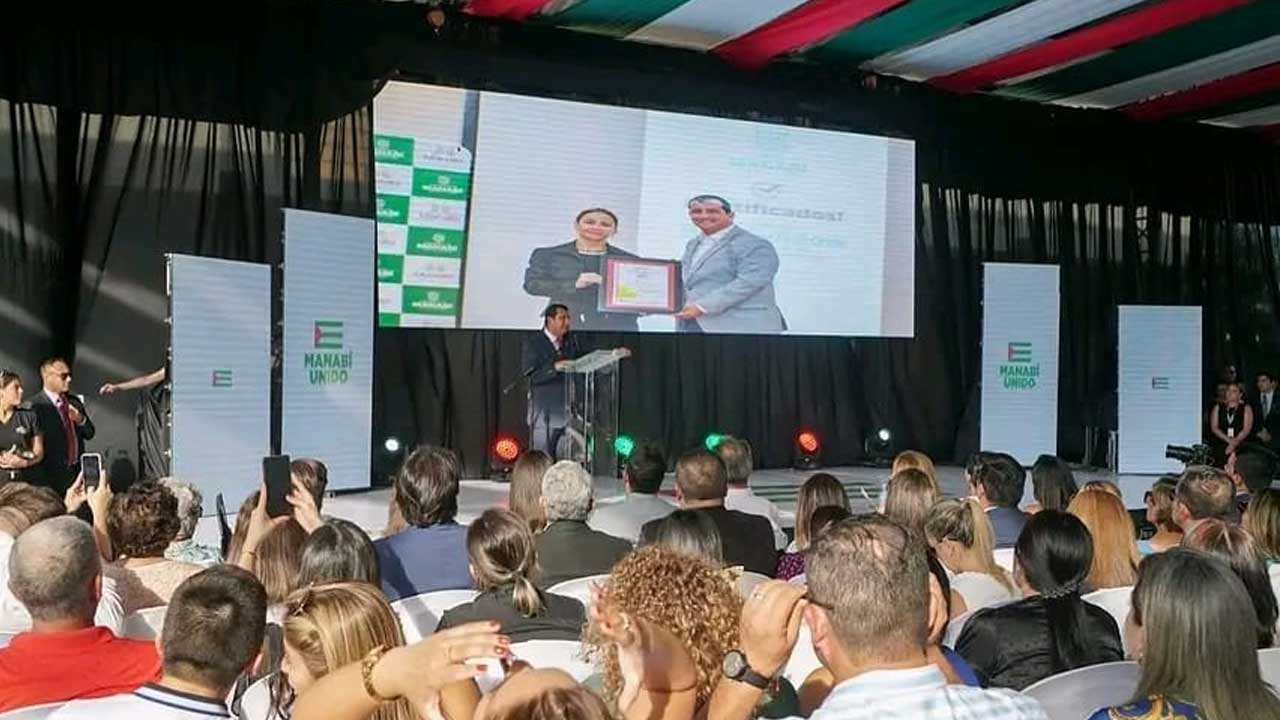 El Prefecto Leonardo Orlando seguirá entregando todas sus fuerzas y el infinito amor que siente por Manabí