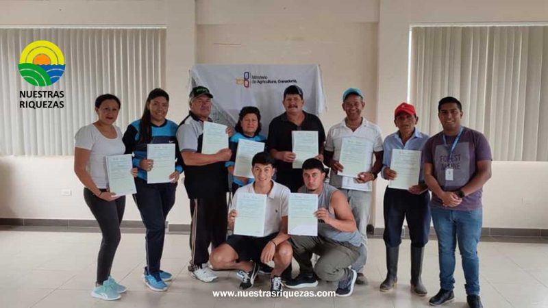 Productores de Carchi se benefician con entrega de títulos de propiedad de tierra