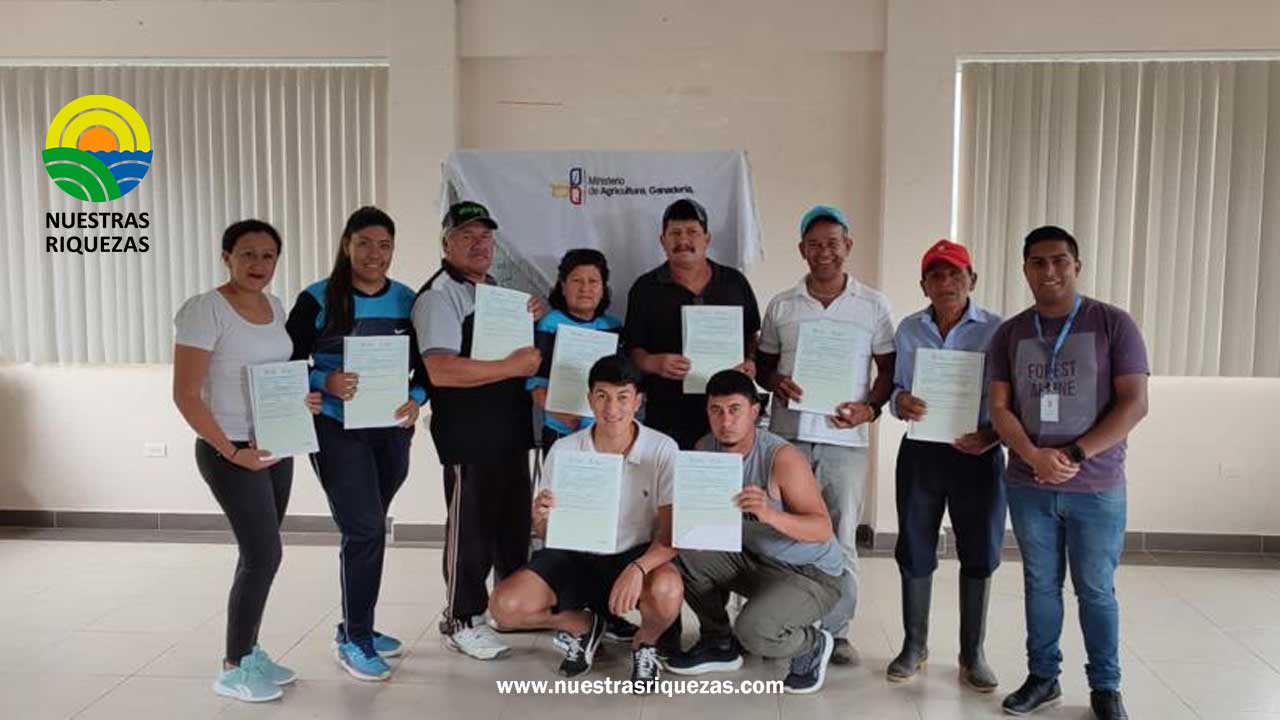 Productores de Carchi se benefician con entrega de títulos de propiedad de tierra