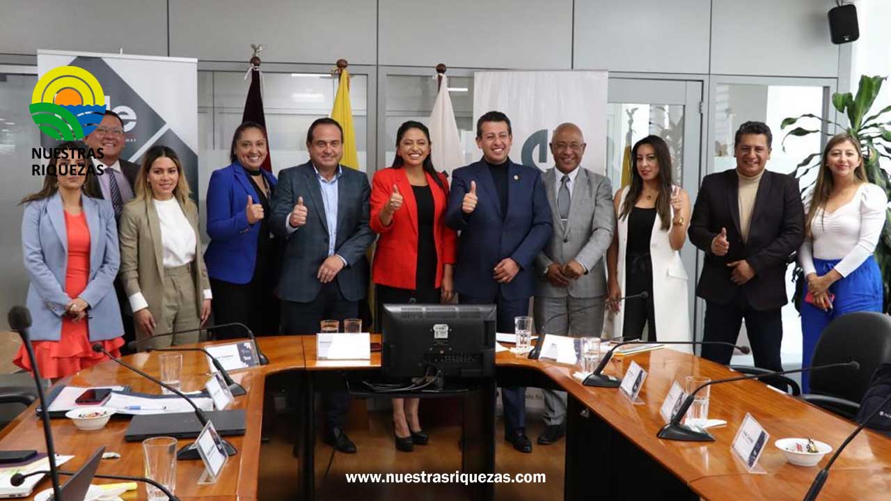 El BDE lidera mesas de trabajo con Congope y AME, para atender las emergencias naturales.