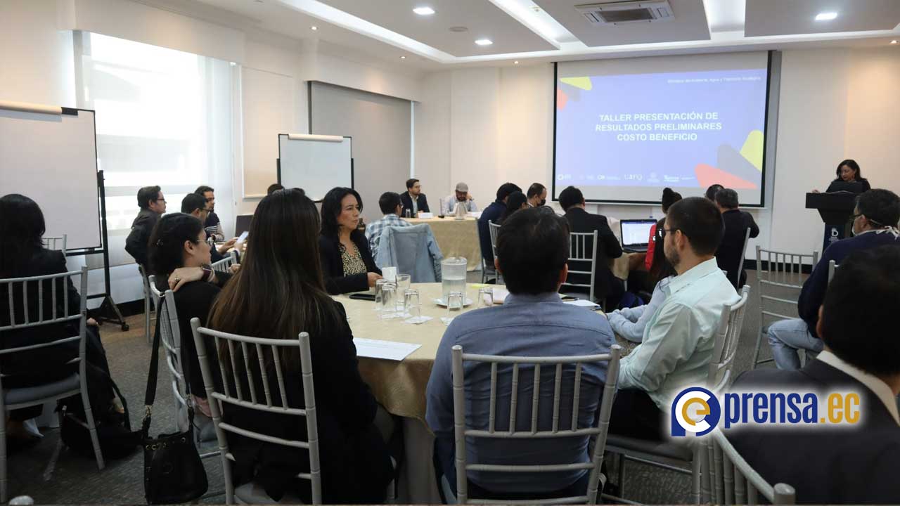 Expertos se reúnen para evaluar los costos y beneficios de la descarbonización en Ecuador