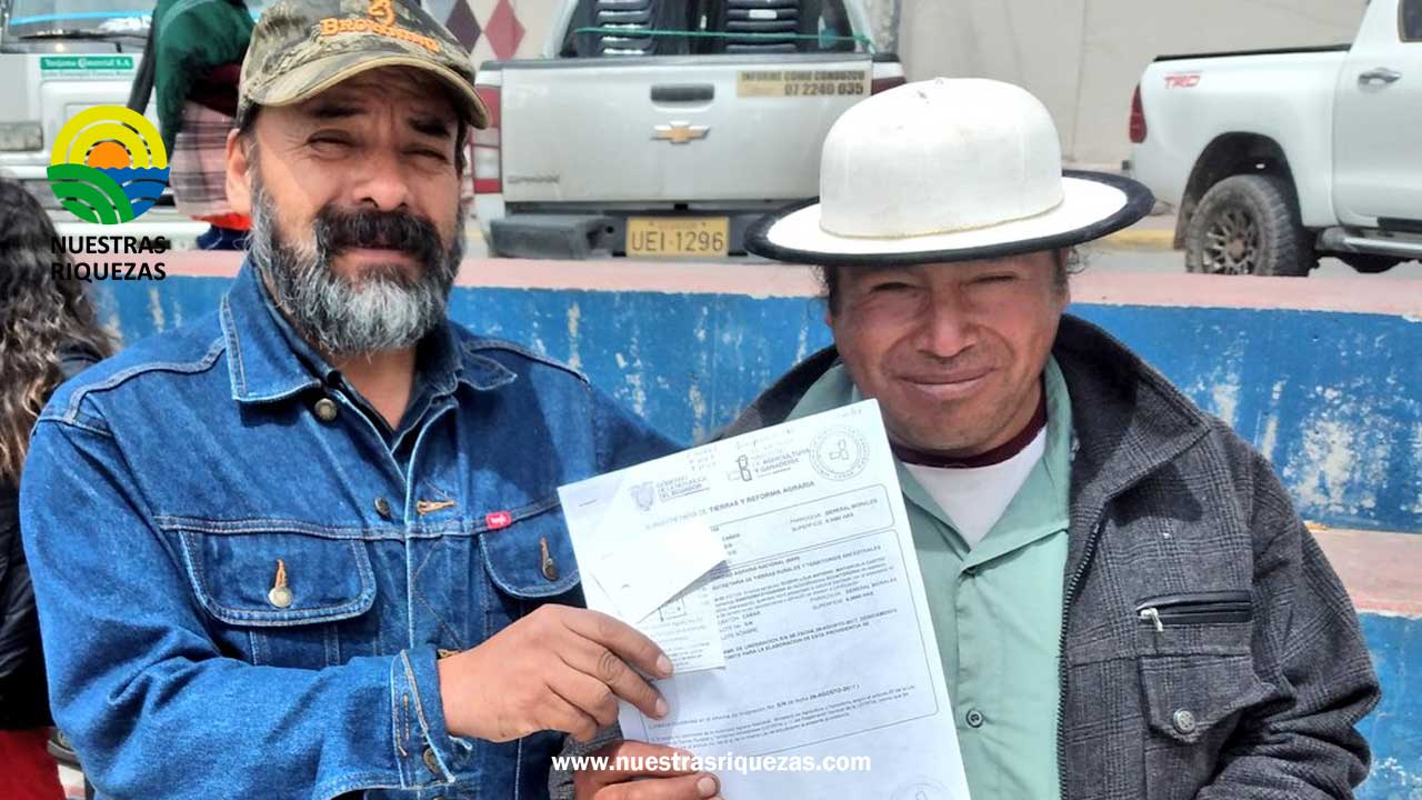 Productores de Cañar reciben sus títulos de propiedad de tierras