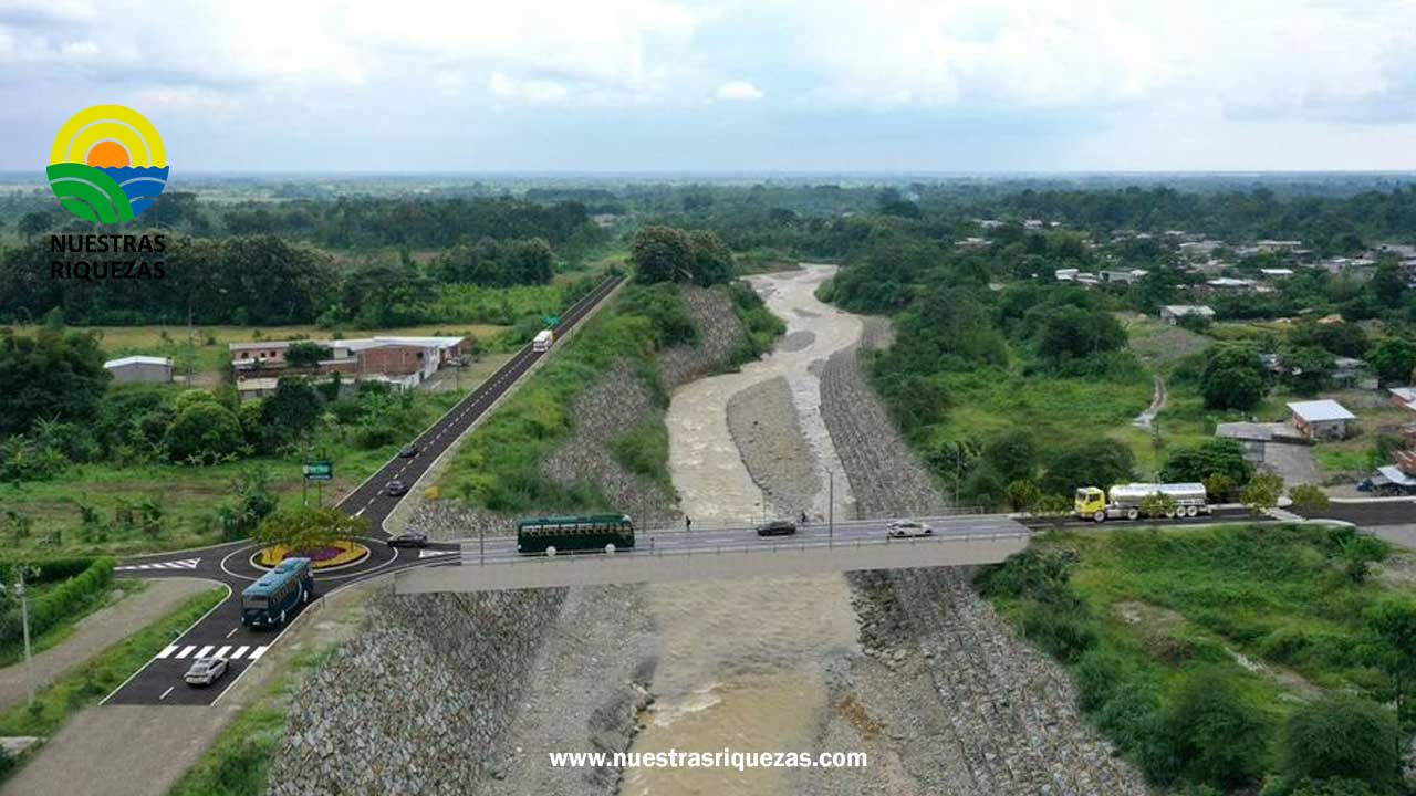 Puente colapsado en Montalvo, provincia de Los Rios, deja a comunidades rurales incomunicadas