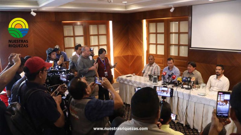 Bananeros declaran la crisis del sector y exigen que se apliquen planes para enfrentar el fenómeno del niño.