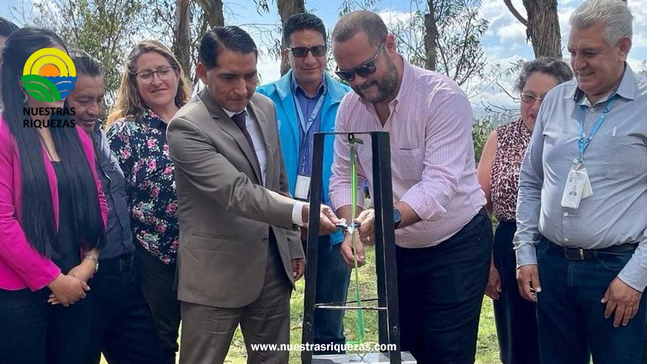 Ministerio del Ambiente, Agua y Transición Ecológica coloca primera piedra de sistema de alcantarillado en El Cajón