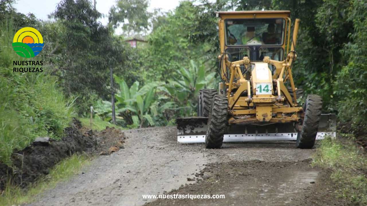 Prefectura de Manabí trabaja en la mejora vial en Jipijapa con varios frentes de trabajo