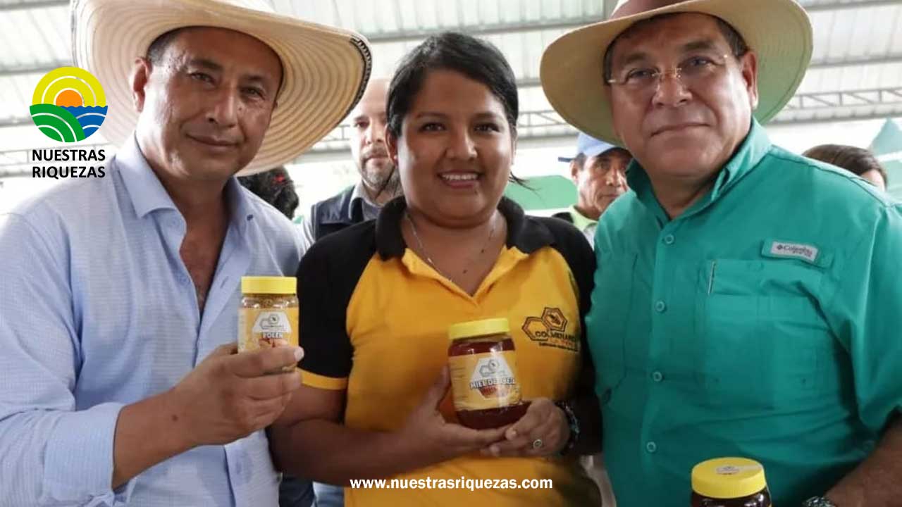 Productores de Santo Domingo de los Tsáchilas reciben más de 35 mil dólaresenequipos e insumos