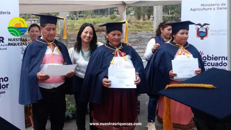 22 productores se certifican en las Escuelas de Campo Forestal del MAG en Otavalo