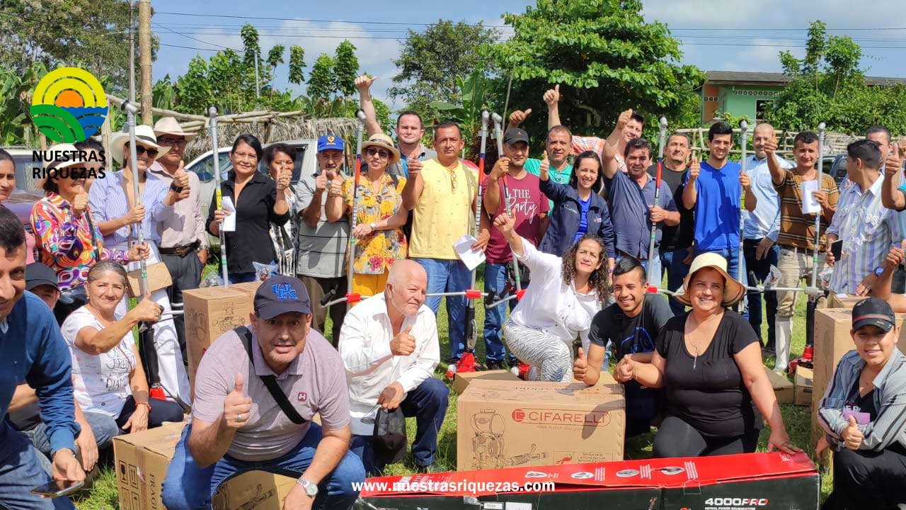 MAG certifica a productores forestales y entrega paquetes  tecnológicos pecuarios en Manabí