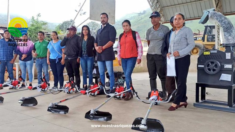 Carchi: MAG entrega kits agrícolas y paquetes tecnológicos pecuarios en beneficio de pequeños productores