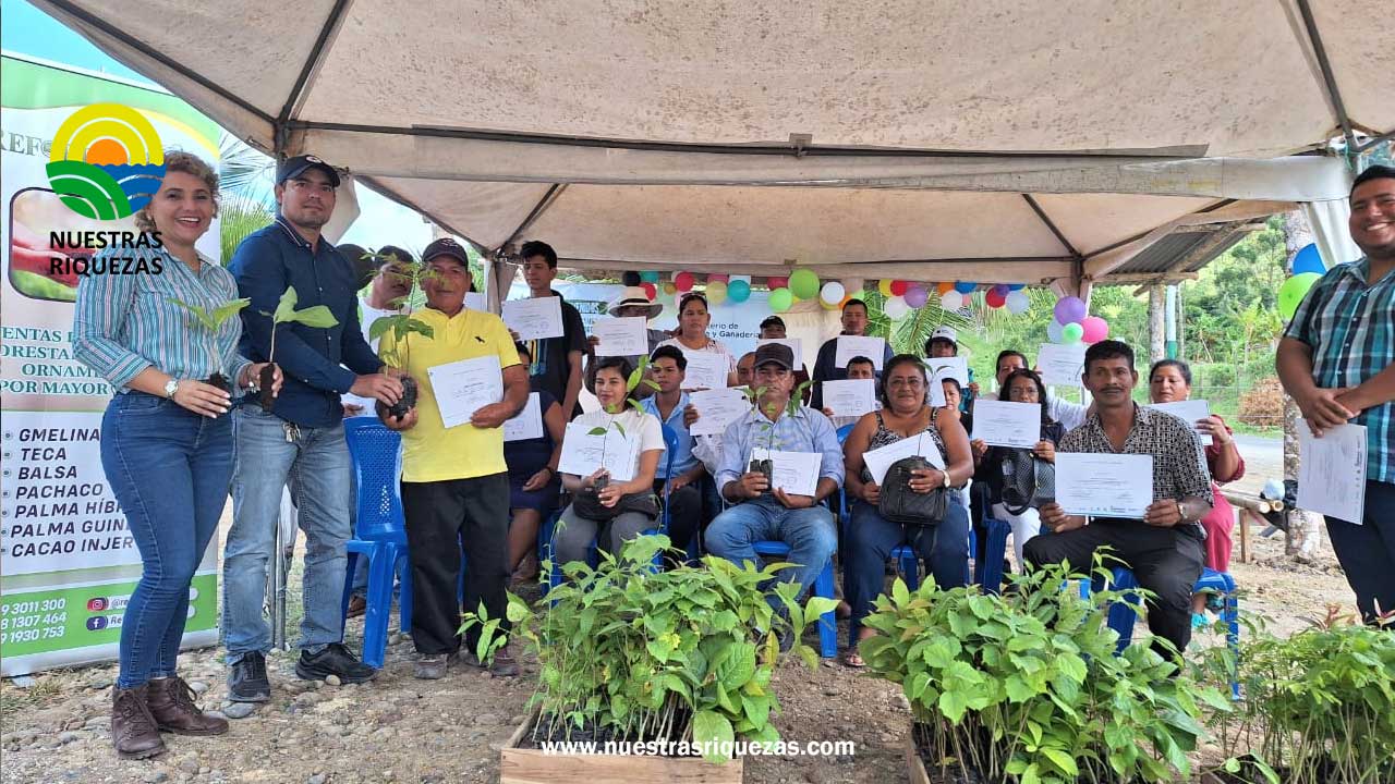 MAG finaliza capacitación de productores en las Escuelas Forestales en Atacames