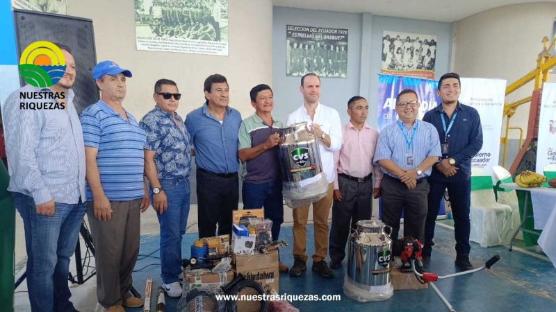 Productores de El Oro se benefician con insumos agropecuarios y títulos de tierras