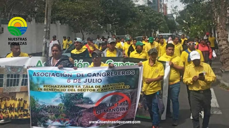 Cangrejeros protestan contra la titularización de tierras camaroneras
