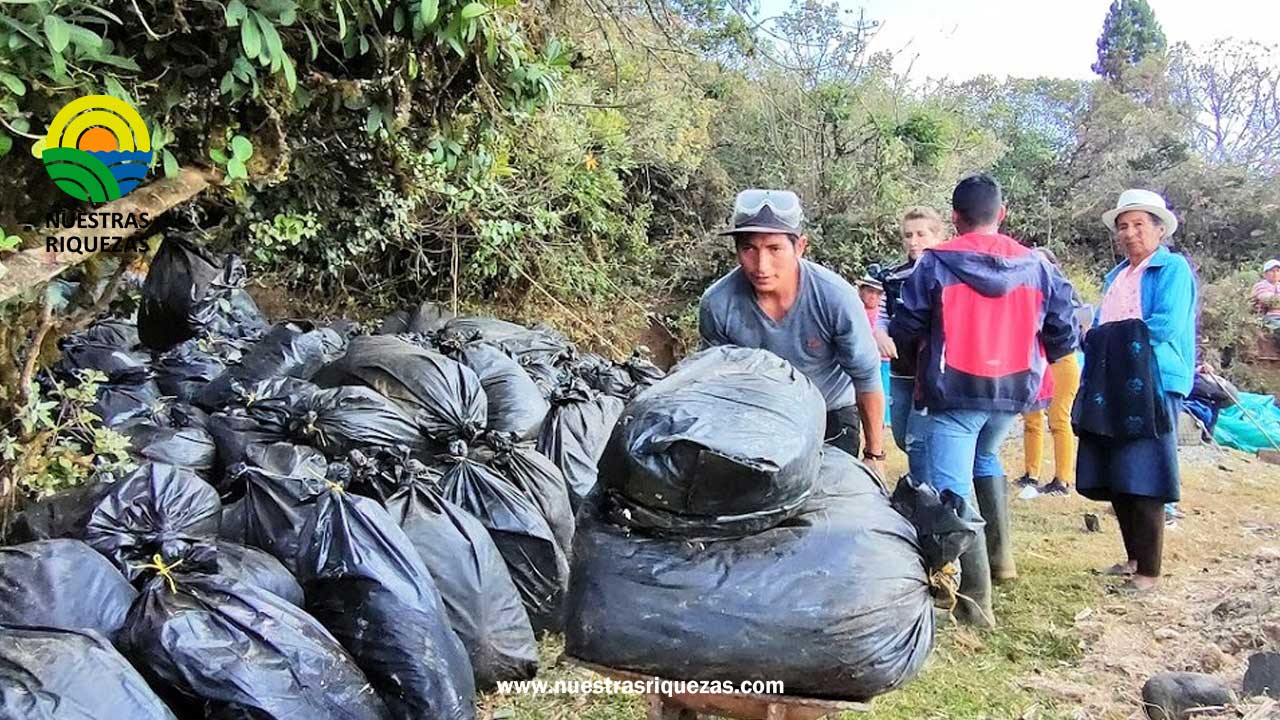 Productores de El Cisne recibieron ensilaje