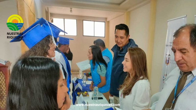 45 productores del cantón Puyango reciben certificados del MAG