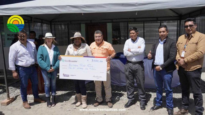 Cerca de 450 productores carchenses se benefician con entregas del MAG