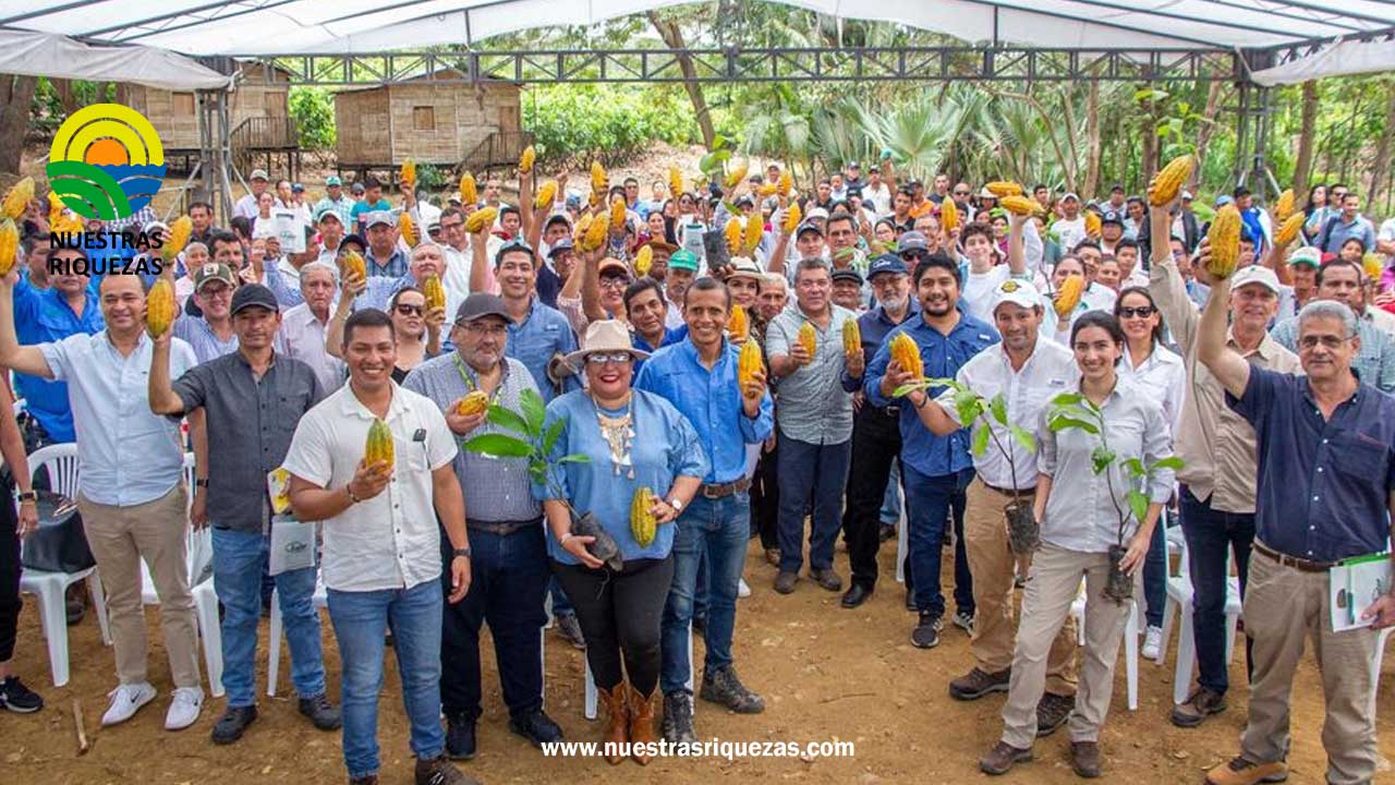 INIAP junto al Ministerio Agricultura y Ganadería Ecuador y asociaciones cacaoteras hacen oficial el lanzamiento del nuevo material de cacao, denominado INIAP EET 802,
