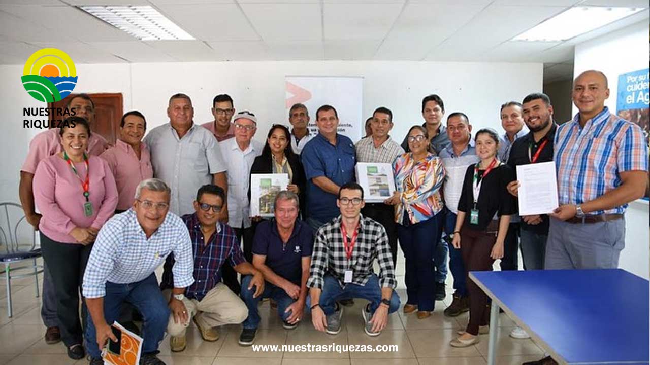 Prefecto de Manabí entrega innovador proyecto de riego tecnificado para Colón – Quimis