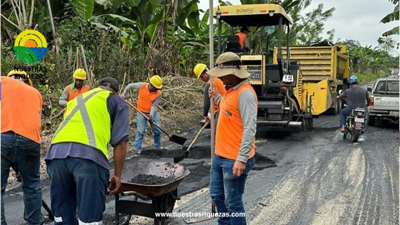 La Prefectura mantiene 10 frentes de trabajo activos en el cantón El Carmen