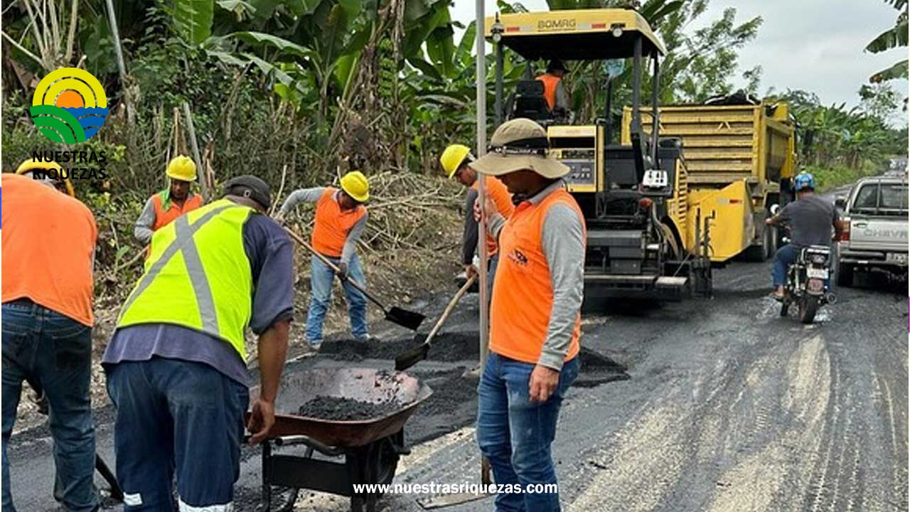 La Prefectura mantiene 10 frentes de trabajo activos en el cantón El Carmen