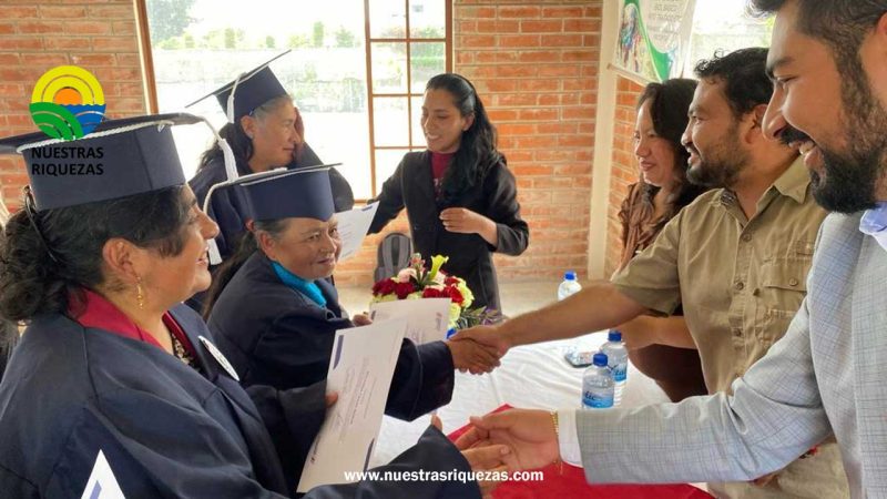 185 productores de Cotopaxi reciben su certificado en producción sustentable agroecológica