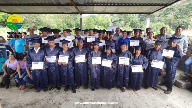 72 productores manabitas se certificaron en las Comunidades de Aprendizaje