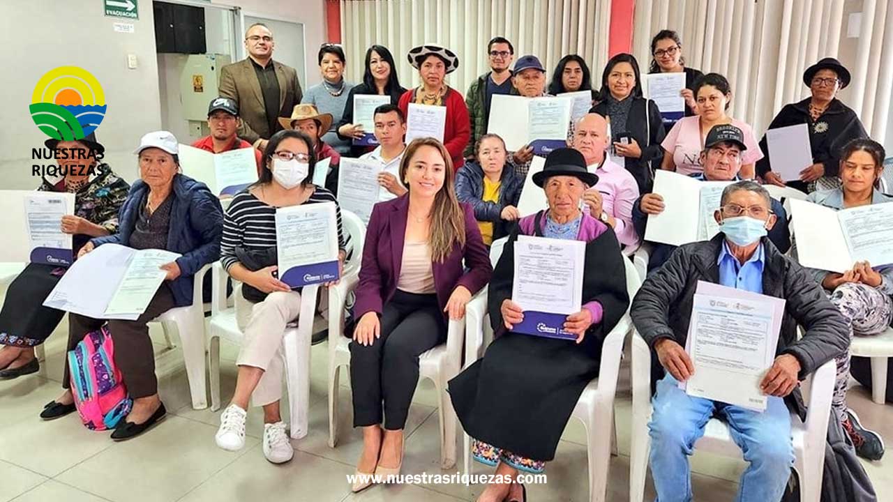 66 productores de Loja reciben sus títulos de propiedad de tierras