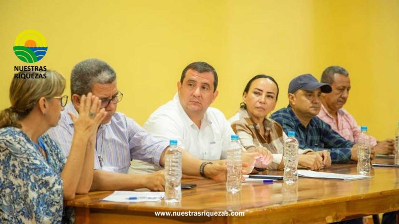 El prefecto de Manabí ratificó su compromiso de trabajar junto a autoridades y sectores productivos de El Carmen