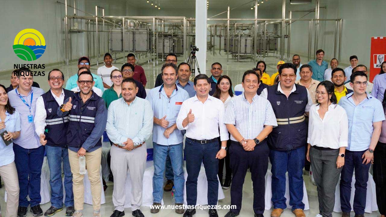 Trabajo coordinado entre sectores público y privado permite exportar 1.5 millones de libras de carne de pollo