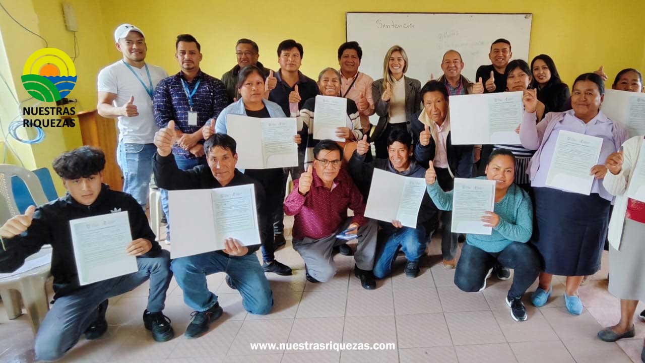 Comuneros de San Miguel del Común reciben sus títulos de propiedad de tierras