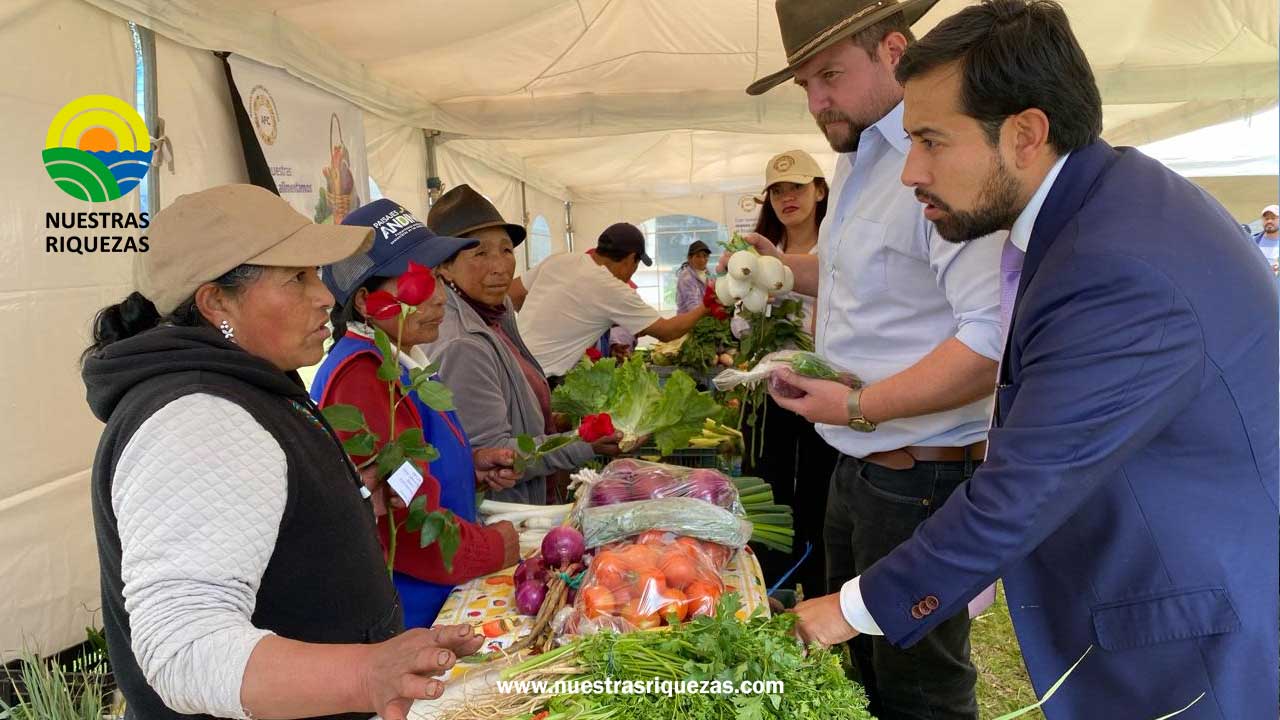 Más de 60 productores participan en la Feria Agropecuaria y Artesanal San Juan de Pastocalle
