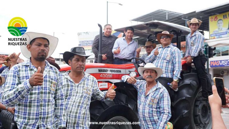 MAG entrega maquinaria y títulos de propiedad de tierras a productores de Santa Lucía