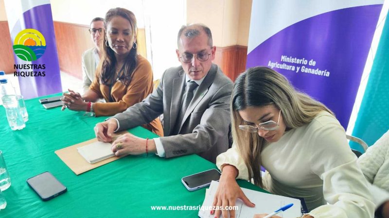 MAG y BanEcuador capacitarán en educación financiera a productores de Pichincha