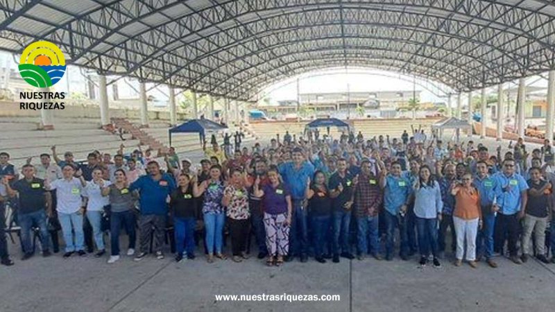 Pequeños productores de El Carmen se capacitan en escuelas de campo