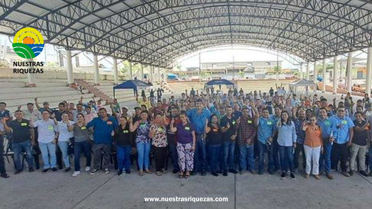 Pequeños productores de El Carmen se capacitan en escuelas de campo