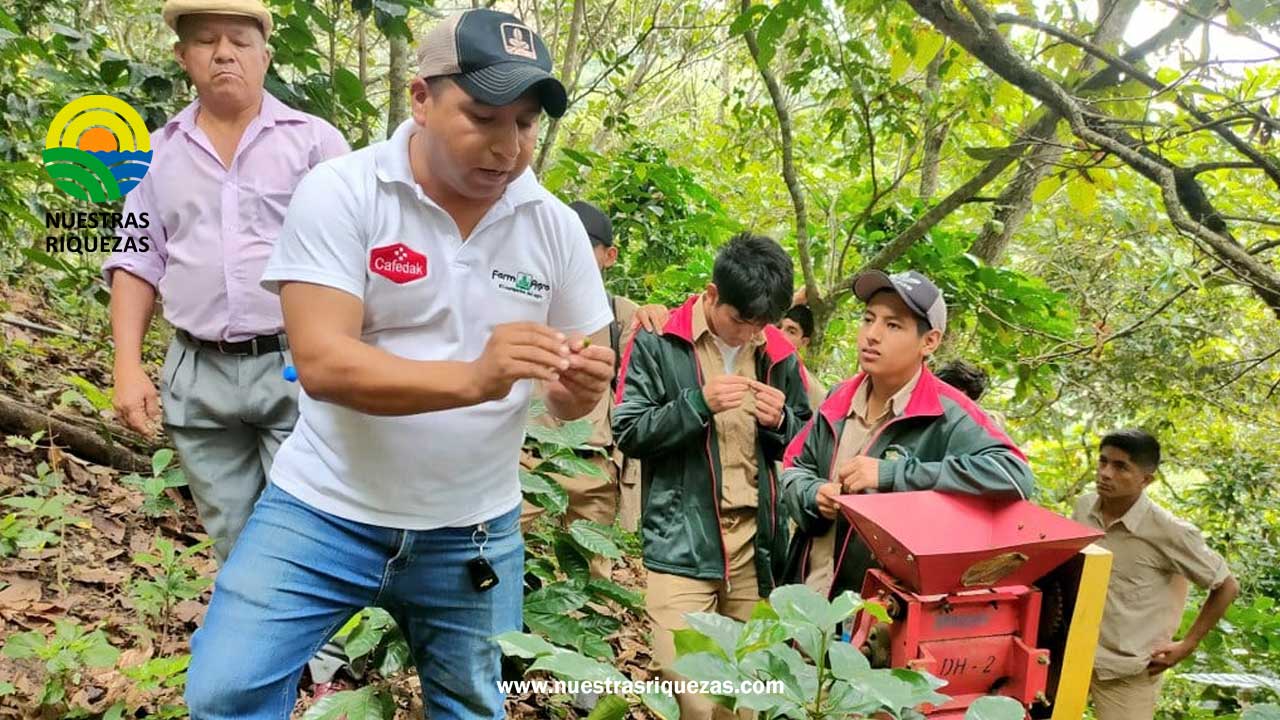 En Chaguarpamba se realiza día de campo en el cultivo de café