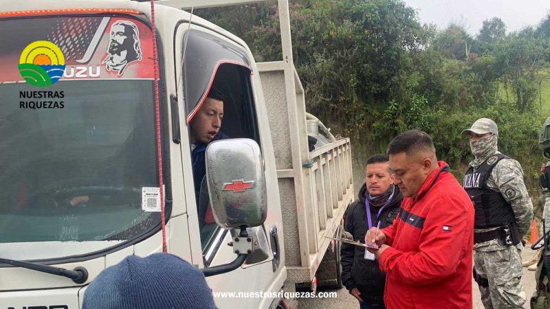 En Carchi, MAG coordina operativos de control de ingreso ilícito de leche