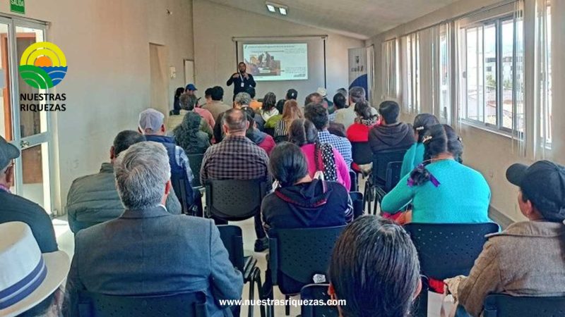 Ganaderos del Azuay se capacitan en la aplicación del reglamento de fijación del precio de la leche