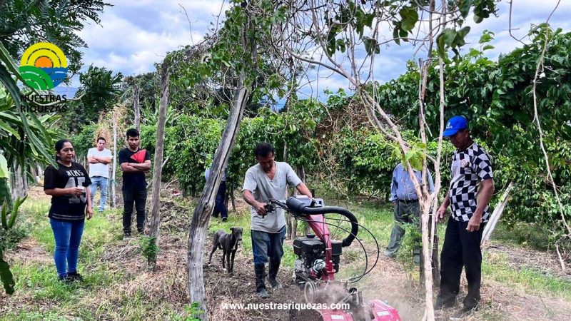MAG realiza práctica de manejo de motocultor en el cantón Catamayo