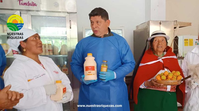 Ministro de Agricultura y Ganadería impulsa emprendimientos de mujeres rurales en Chimborazo