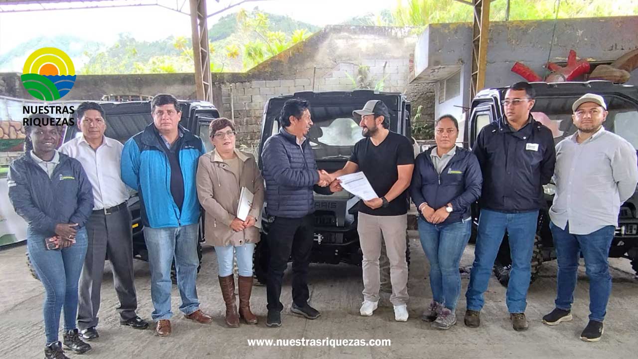 Polaris y ensilaje entrega el MAG al Municipio de Baños para ayudar en la emergencia