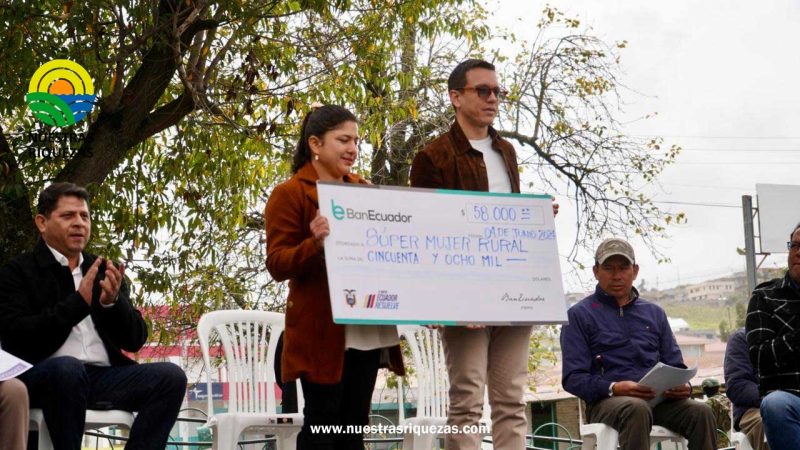 Presidente Daniel Noboa y Ministro Danilo Palacios entregan 95.000 dólares en beneficios para productores de Cotopaxi