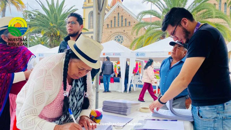 180 familias de Gualaceo y Chordeleg se benefician con títulos de propiedad de tierras