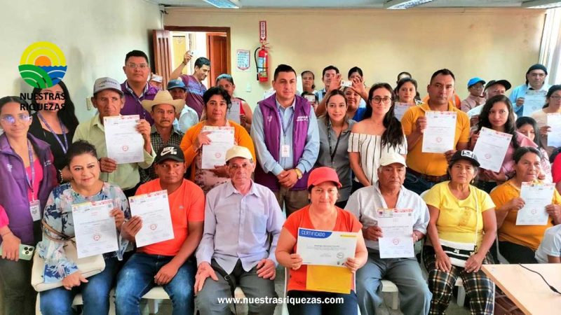 En el cantón Macará se realiza la entrega de carnets de la Agricultura Familiar Campesina (AFC)