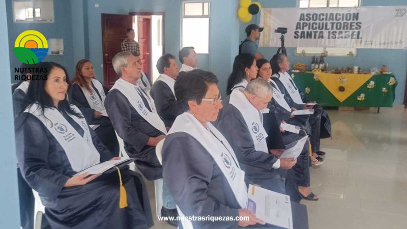 Productores de Santa Isabel reciben certificados de Agricultura Familiar Campesina por parte del MAG