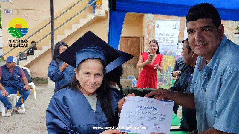 Productores de Sucre, en Manabí, se gradúan en Comunidades de Aprendizaje